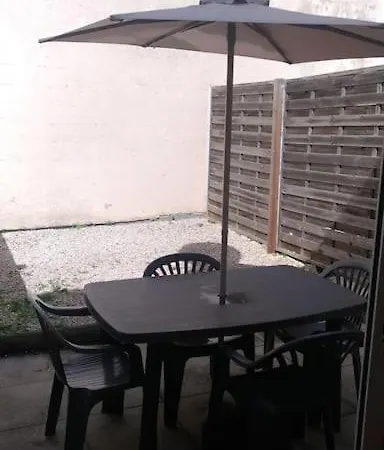 Petite Maison Avec Jardin *
