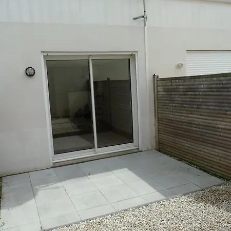 Petite Maison Avec Jardin * La Rochelle (Charente-Maritime)