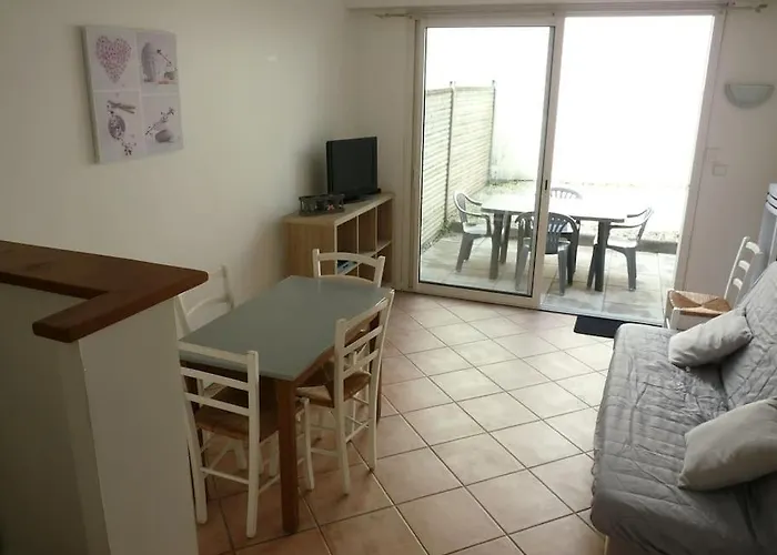Petite Maison Avec Jardin *