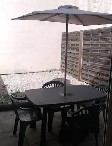 Petite Maison Avec Jardin *