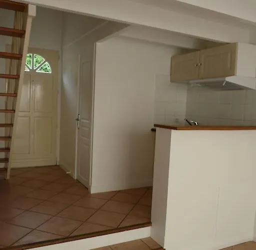 Petite Maison Avec Jardin * La Rochelle (Charente-Maritime)
